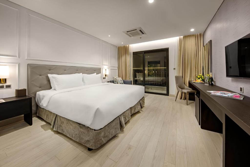 Wyndham Danang Golden Bay Hotel