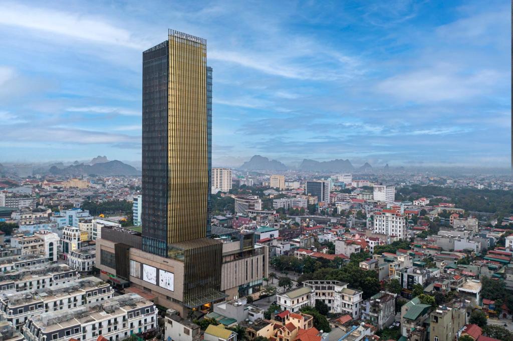Khách sạn 5 sao Meliá Vinpearl có vị trí đắc địa nằm giữa trung tâm thành phố