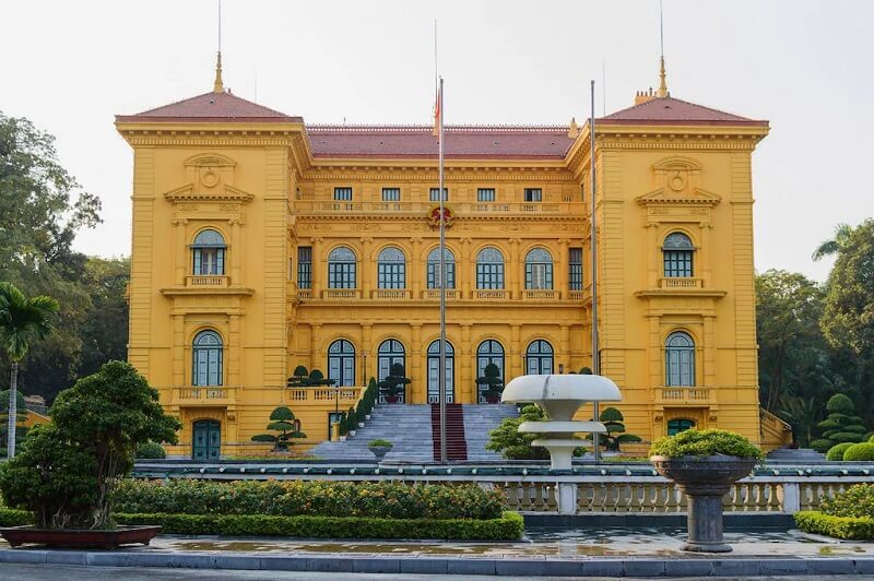 King Ly hotel tọa lạc tại số 8 Lý Thái Tổ, Hoàn Kiếm