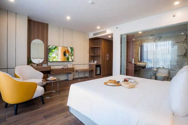 Review khách sạn 4 sao Danitel Halong